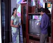 saree aunty seducing and flashing to TV repair boy .MOV from indian aunty open saree tv serial nude