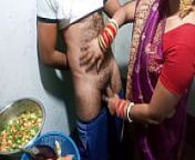 सेक्सी भाभी को मॉर्निंग में किचन में खाना बनाते समय चोदा XXX Kitchen Sex from indian bhabi black cook hood fucking sex videos