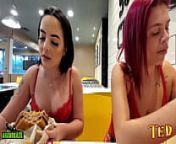 Duas novinha resolvem aprontar dentro do McDonald's e tiram os peitos pra fora - Duda Pimentinha from mcdonalds sex game mp4