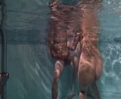 Babi Ventura faz a festa na piscina com dois dotados. from bath mamaxxx baby com 3g xx videos