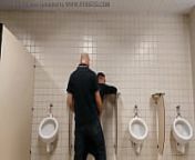homem casado com moleque 18 anos no banheiro p&uacute;blico from gay old man public toilet spy episode free videos watch