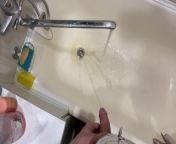 Pissing neatly in the bathroom with a big beautiful dick POV from 水菜丽水泥地撒尿番号ww3008 cc水菜丽水泥地撒尿番号 ezg