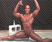 BODYBUILDER ANDRE STEELE does the splits naked from orissa p