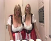 Oktoberfest - 2 busty topless blondes from मैं मोहब्बत कमिंग पर उसके स्तन