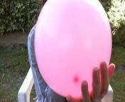 Nicoletta plays with fetish balloons in the garden are you ready? from nba买球平台有人玩吗1237ky com mgr
