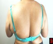 Sexy Desi Milf flashes her bare back in bra from tamil actress hot deep naveln