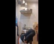Susanna does training in the kitchen for all her followers from amouranth