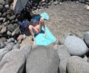 Guy finds a naked stranger girl fingering on public beach and cum from naked beach nude