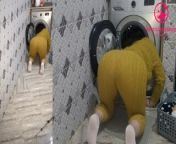 fucked his wife while she is inside the washing machine حويتها في الكوزينة راسها في آلة الغسيل from nude choto jhilik