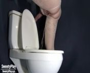 Weird way to pee in the toilet from bbw piss